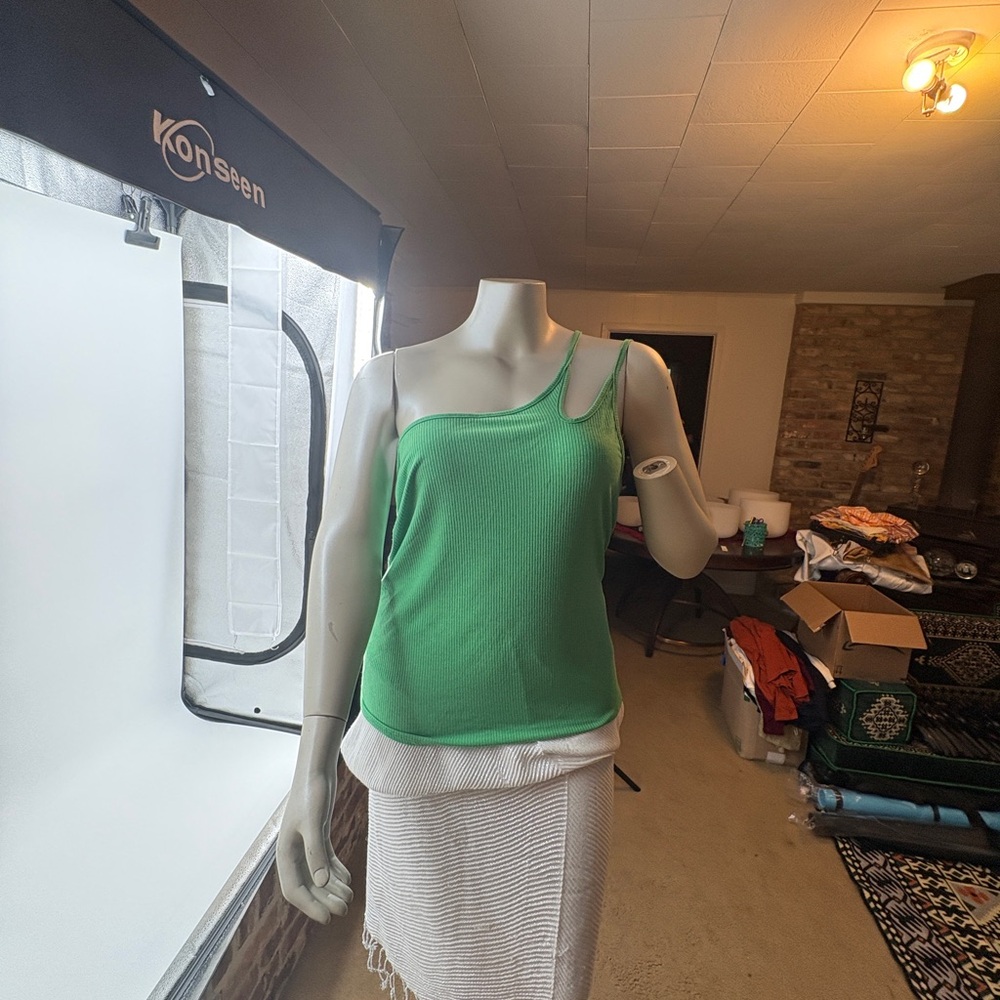 NWT. Rue21. Green One-Shoulder Ribbed Top - Picture 2 of 11